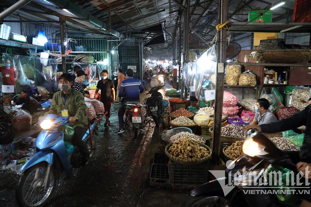 Chợ đầu mối nổi tiếng nhất Hà Nội mở lại sau hai tháng đóng cửa-10