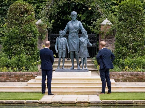 Cách Hoàng tử William trả thù Meghan cho Công nương Kate khiến dư luận hả hê-1