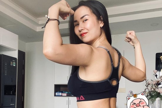 Mẹ bỉm Võ Hạ Trâm khoe dáng vòng nào ra vòng nấy, không dùng thuốc hay trà giảm cân mà vẫn ngon lành - vậy mấu chốt là ở đâu?