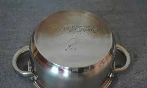 Nồi inox cháy đen không rửa được, dạy bạn mẹo nhỏ chỉ trong 3 phút thân nồi sẽ sáng loáng-2