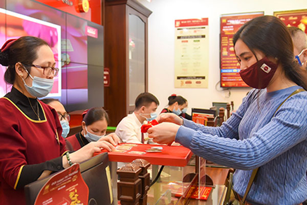 Có ít tiền không đủ mua đất, nên đầu tư vàng hay gửi tiết kiệm?-3