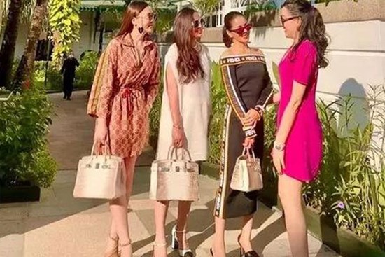 Hội bạn thân Lệ Quyên khoe túi Hermès 'nhiều như lợn con'