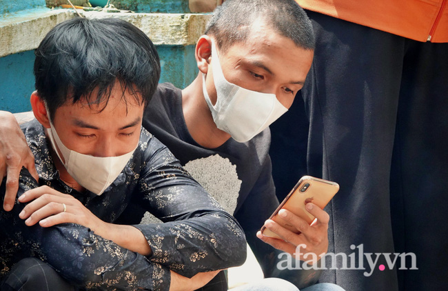 Nước mắt người cha trong đám tang bé trai tử vong sau 5 ngày mất tích ở Bình Dương: Mới sáng nào còn vui đùa với con, vậy mà...-9