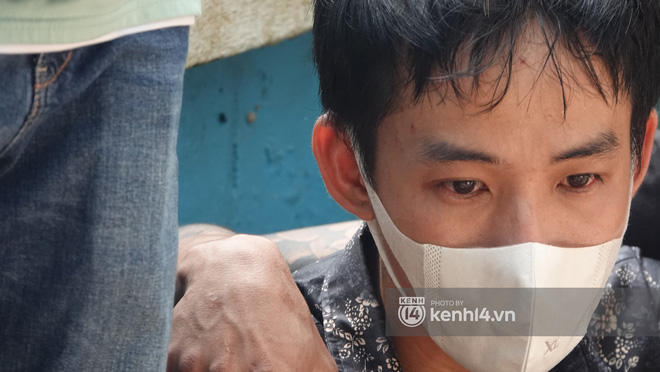 Đám tang đẫm nước mắt của bé trai 2 tuổi ở Bình Dương: Bà nội ôm di ảnh cháu khóc ngất, bố mắt đỏ hoe sau bao ngày ngóng đợi con về-5