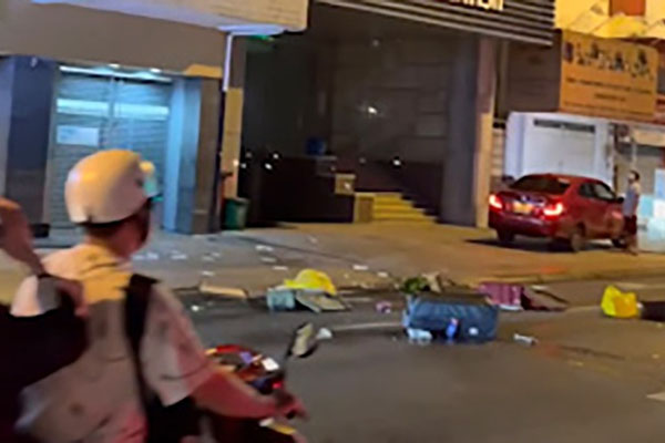 CSGT kéo nam thanh niên quỳ xuống bên nạn nhân nguy kịch: Thấy tác hại chưa?-2