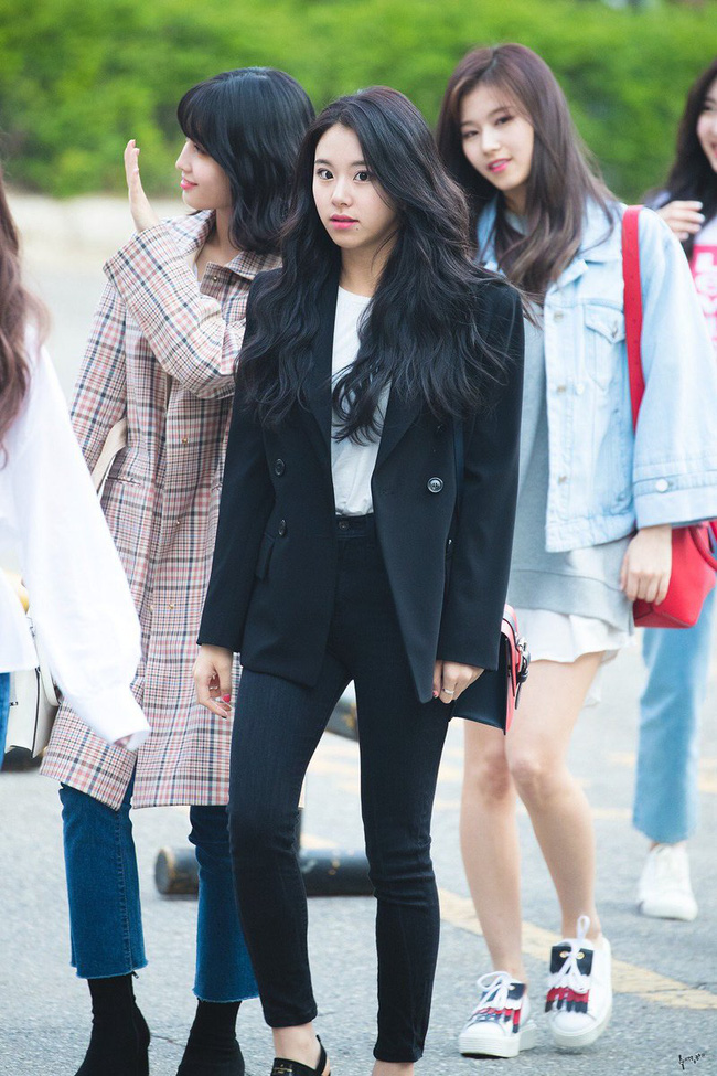 Ngắm 15 outfit mùa lạnh đẹp nhất của TWICE để thấy nhóm rất sành điệu và có gu-6