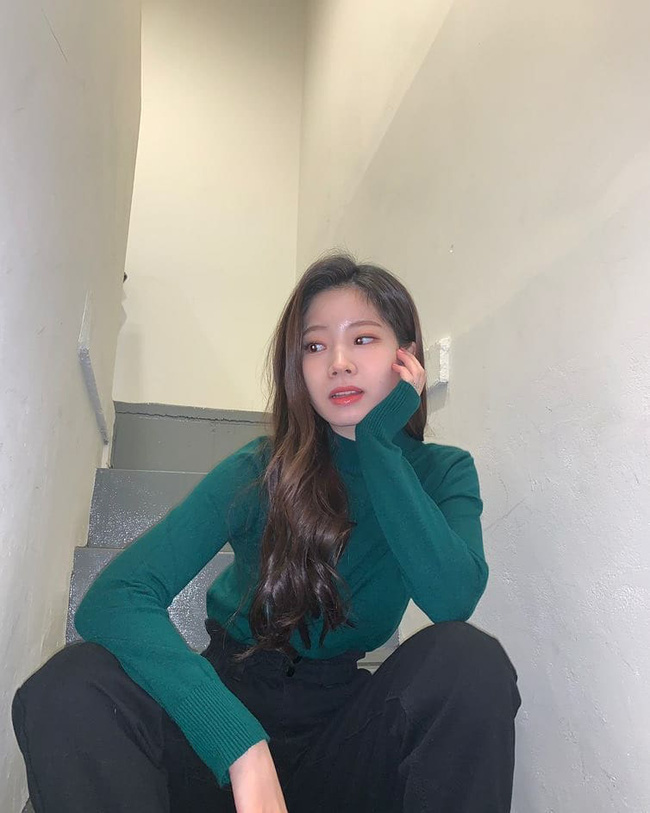 Ngắm 15 outfit mùa lạnh đẹp nhất của TWICE để thấy nhóm rất sành điệu và có gu-11