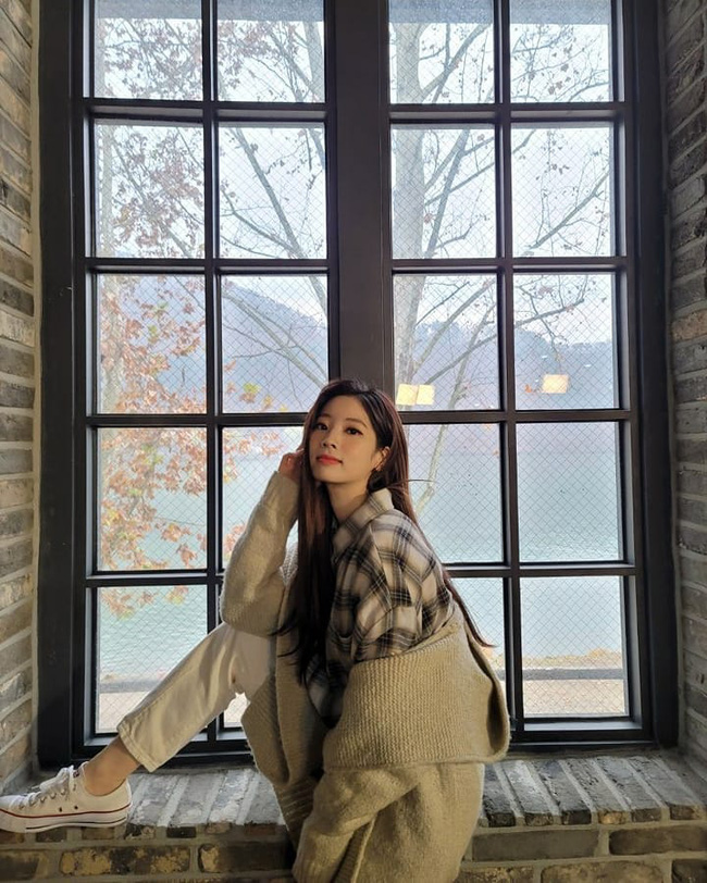 Ngắm 15 outfit mùa lạnh đẹp nhất của TWICE để thấy nhóm rất sành điệu và có gu-12