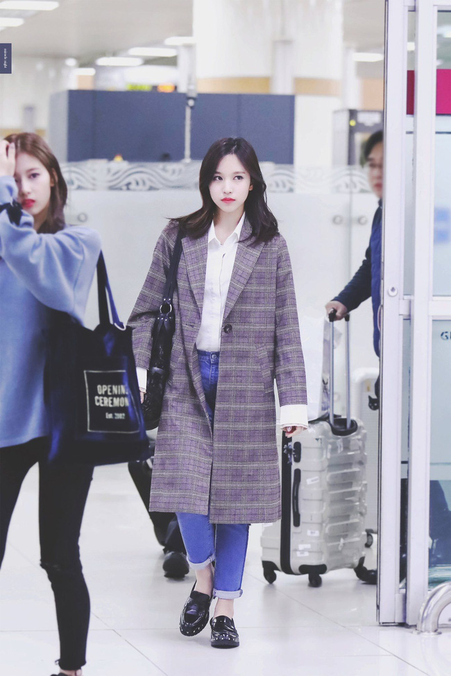 Ngắm 15 outfit mùa lạnh đẹp nhất của TWICE để thấy nhóm rất sành điệu và có gu-15