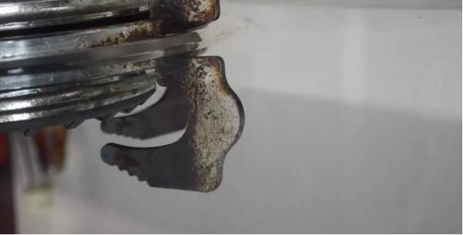 Đổ giấm trắng vào lòng bàn tay và chà xát, ai mà biết, vận dụng được cả đời vì rất hữu ích-11