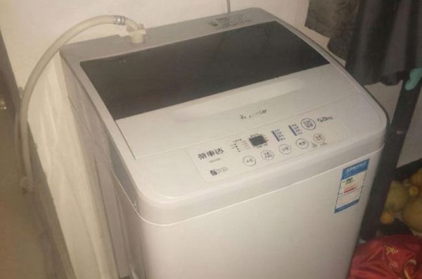 Con gái nửa đêm sốt cao nhưng miệng liên tục nói mớ máy giặt, mẹ nghi ngờ xem thử thì phát hiện sự thật đau lòng-2