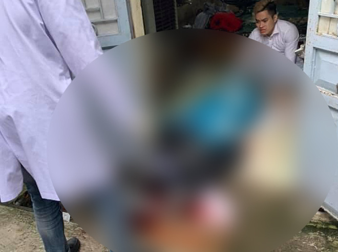 Quảng Ninh: Người đàn ông bị chém, được đưa đi cấp cứu trong tình trạng nguy kịch, dao vẫn dính vào đầu-2