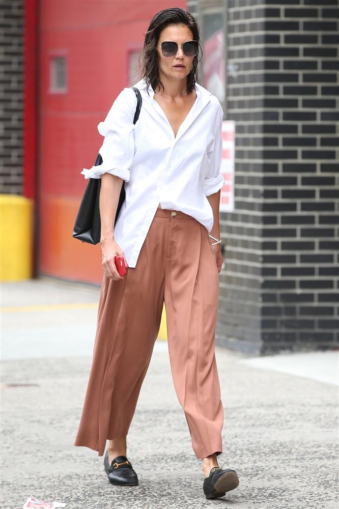 Đôi giày bệt này sành điệu, xịn mịn đến đâu mà sao Hollywood nào cũng diện?-4