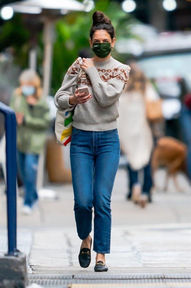 Đôi giày bệt này sành điệu, xịn mịn đến đâu mà sao Hollywood nào cũng diện?-9