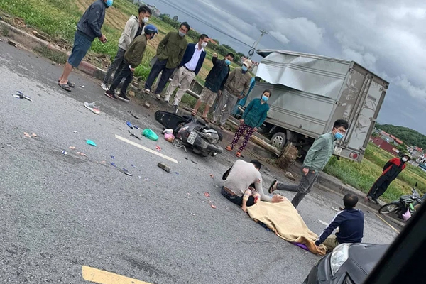 Thi thể người đàn ông đang phân hủy, trôi dạt vào bờ biển-2