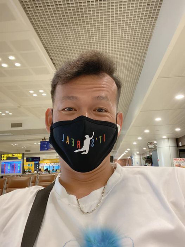 Thủ môn Bùi Tấn Trường và khoảnh khắc hạnh phúc bên vợ con khi trở về nhà thời gian xả trại-1