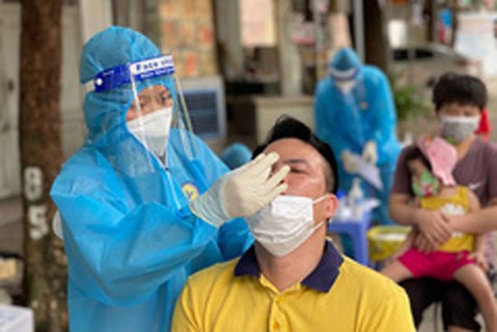 Thêm 3.985 người mắc Covid-19, 56 ca tử vong