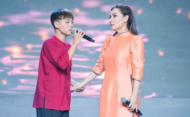 Xôn xao clip cố ca sĩ Phi Nhung thận trọng hỏi ý kiến Hồ Văn Cường trước khi rút tiền làm từ thiện-3