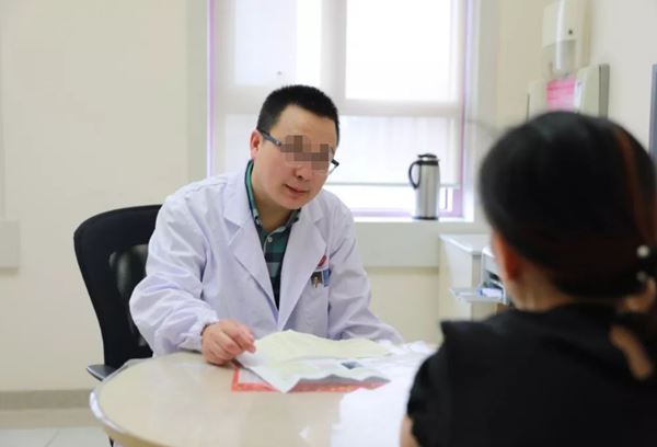 Người phụ nữ có 3 đời chồng đều chết vì ung thư gan, bác sĩ xem hình ảnh 1 món ăn của gia đình rồi tiết lộ lý do khiến ai cũng sốc-2