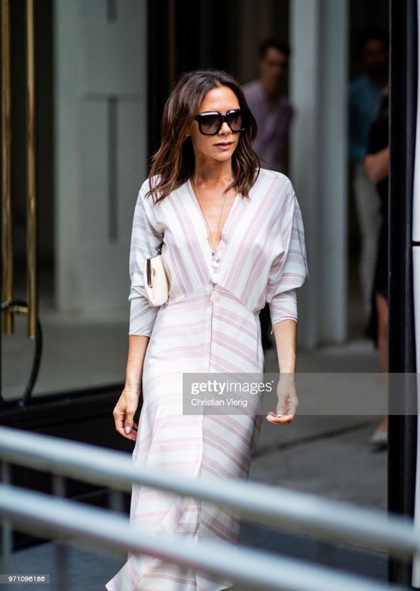 Phải công nhận Victoria Beckham diện váy dáng dài đỉnh của đỉnh!-5