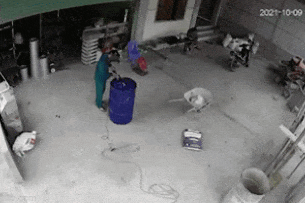 Khoảnh khắc xe chở nhiên liệu phát nổ ‘như bom’ ở Trung Quốc-1