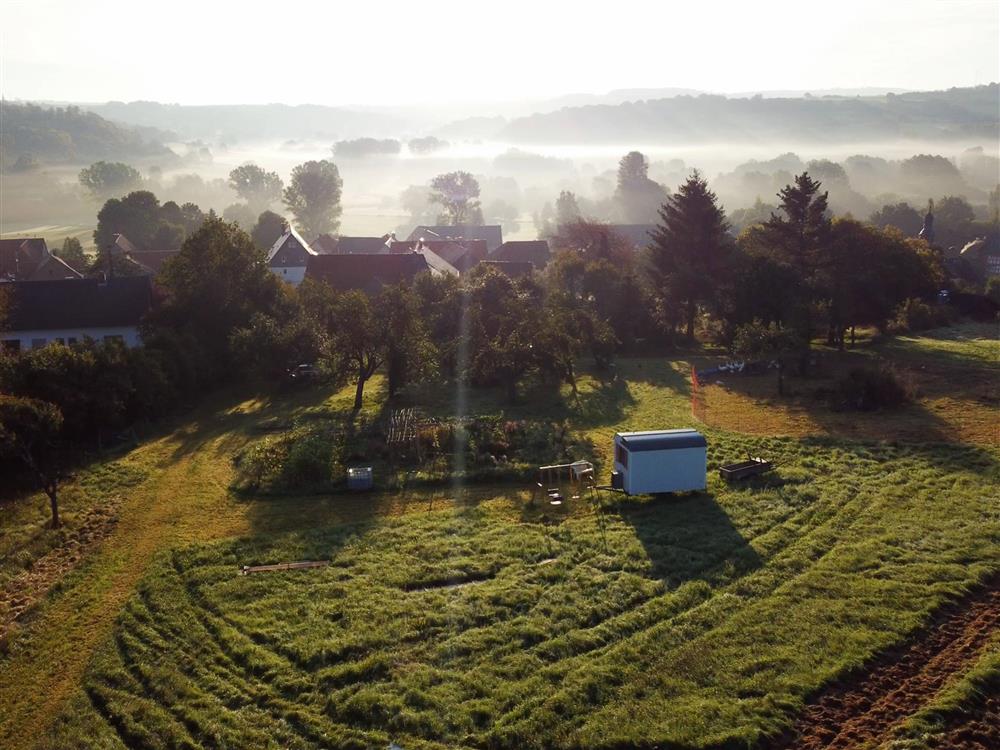 Vợ Việt chồng Đức bỏ phố về quê, sống ở nông trại gần 9.000 m2-5