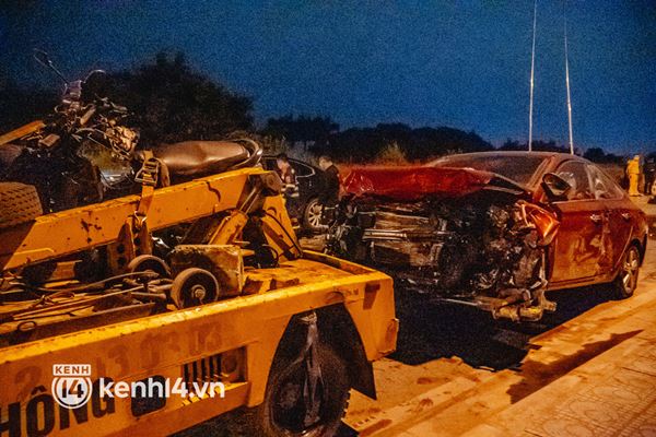 Hà Nội: 5 xe va chạm liên hoàn trong đêm, nạn nhân văng từ mặt đường xuống chân đê-4