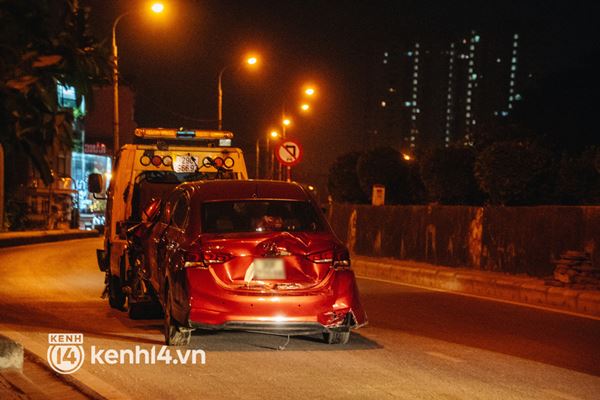 Hà Nội: 5 xe va chạm liên hoàn trong đêm, nạn nhân văng từ mặt đường xuống chân đê-11