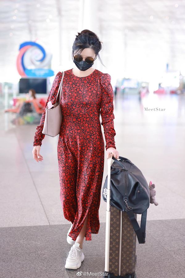 Style của Phạm Băng Băng như xoáy Âm Dương: Ở sự kiện là nữ hoàng, ra tới sân bay đố ai dám nhận mặt-8