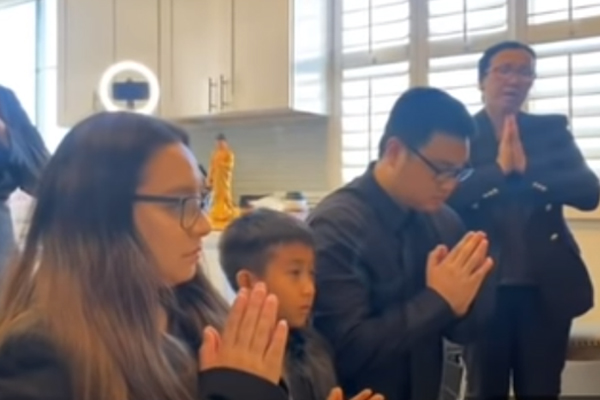 Gây tranh cãi vì thông báo sẽ rải tro cốt cố ca sĩ Phi Nhung xuống biển, con gái lên tiếng nói rõ lý do?-6