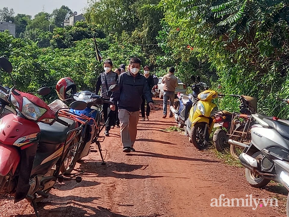 Đám tang 3 người trong gia đình bị con trai sát hại ở Bắc Giang: Người thân đau đớn, hàng xóm tiếc thương-2