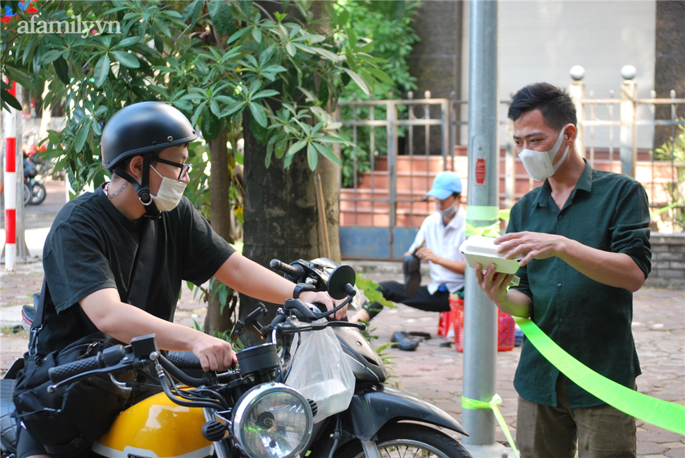 Hà Nội: Phong tỏa tạm thời con phố liên quan nhân viên cắt tóc dương tính SARS-CoV-2-2