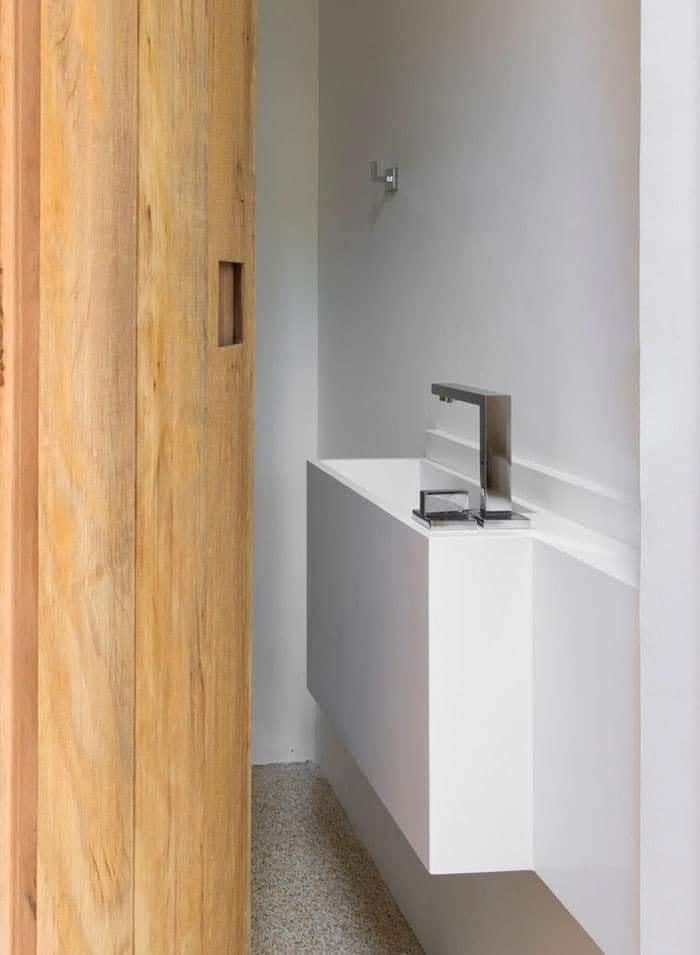 Hô biến” ngôi nhà nhỏ hẹp thành căn hộ tuyệt đẹp, thoáng rộng đến bất ngờ-18