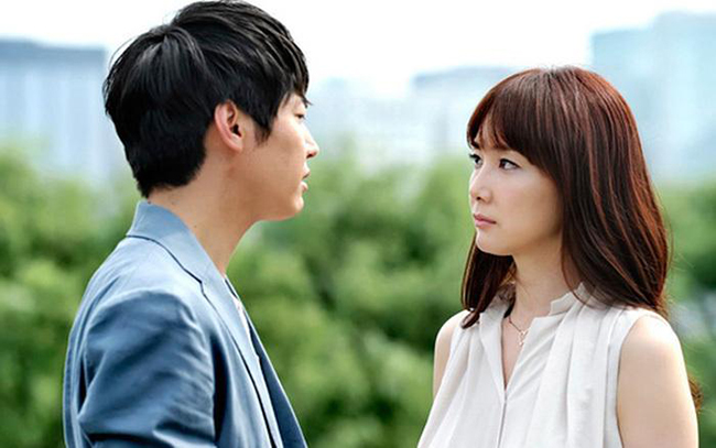 Tôi khởi nghiệp thất bại, vợ lại thong dong đi câu cá với đàn ông khác, trước khi ly hôn, cô ấy chìa 2 tỷ trước mặt tôi-1