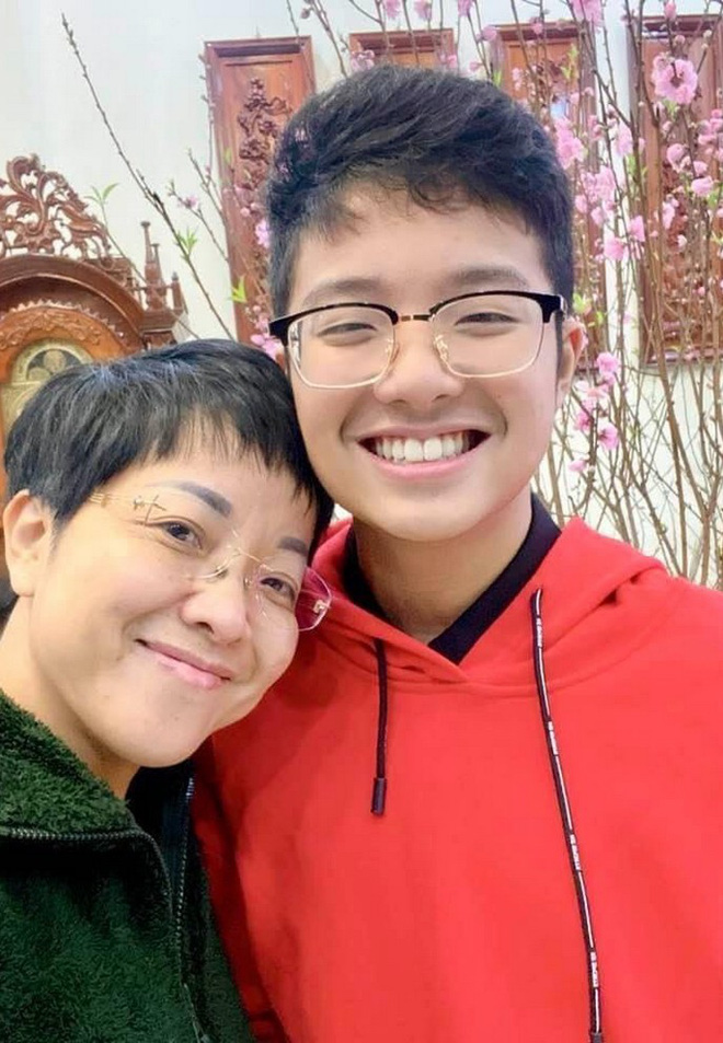 Sau loạt ảnh gầy rộc vì nằm viện, NS Công Lý có chia sẻ liên quan tới 1 nhân vật mà cả vợ cũ và bà xã đều hưởng ứng?-5