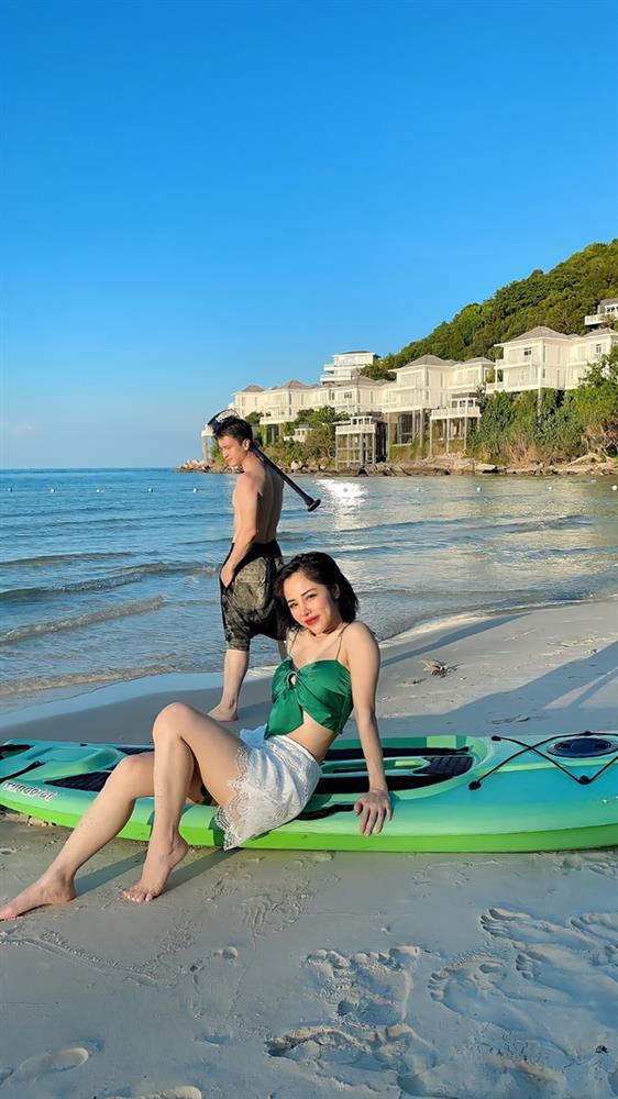 Huỳnh Anh khoá môi cực ngọt bạn gái hơn 6 tuổi Bạch Lan Phương, bật chế độ enjoy cái moment-3