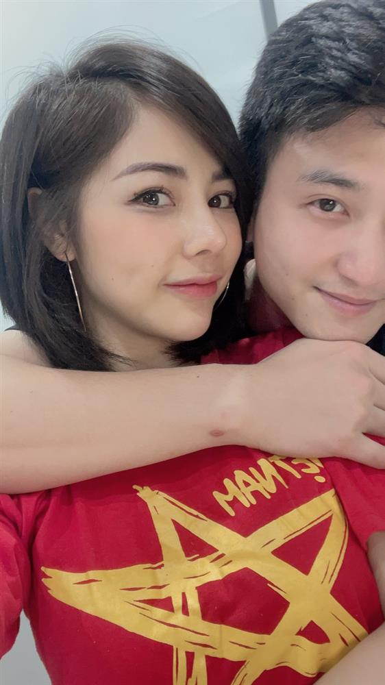 Huỳnh Anh khoá môi cực ngọt bạn gái hơn 6 tuổi Bạch Lan Phương, bật chế độ enjoy cái moment-5