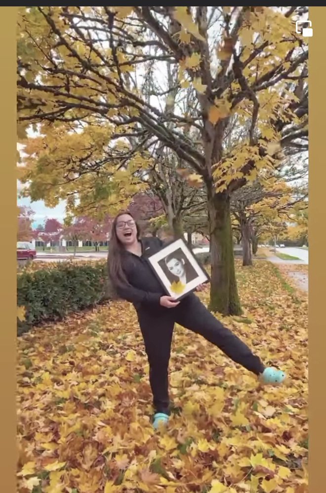 Con gái ôm di ảnh cố ca sĩ Phi Nhung, nở nụ cười rạng rỡ đi du dịch: Di nguyện cuối cùng đã được thực hiện-2