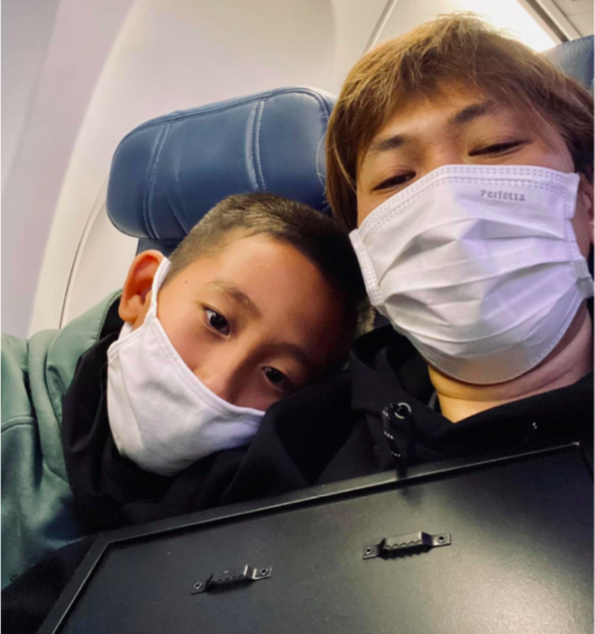 Con gái ôm di ảnh cố ca sĩ Phi Nhung, nở nụ cười rạng rỡ đi du dịch: Di nguyện cuối cùng đã được thực hiện-5