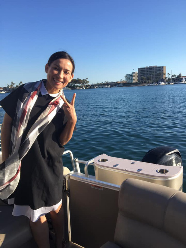 Con gái ôm di ảnh cố ca sĩ Phi Nhung, nở nụ cười rạng rỡ đi du dịch: Di nguyện cuối cùng đã được thực hiện-6