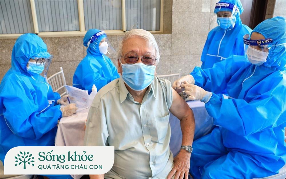 Người già mắc những bệnh gì thì không nên tiêm vắc-xin Covid-19?-1