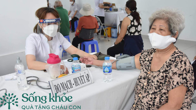 Người già mắc những bệnh gì thì không nên tiêm vắc-xin Covid-19?-3