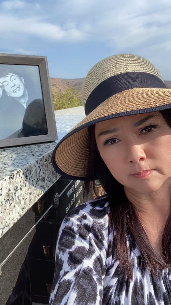 Nửa đêm bà xã NS Chí Tài có 1 hành động với chồng quá cố, chỉ ghi đúng 2 từ mà khiến khán giả ngậm ngùi-8