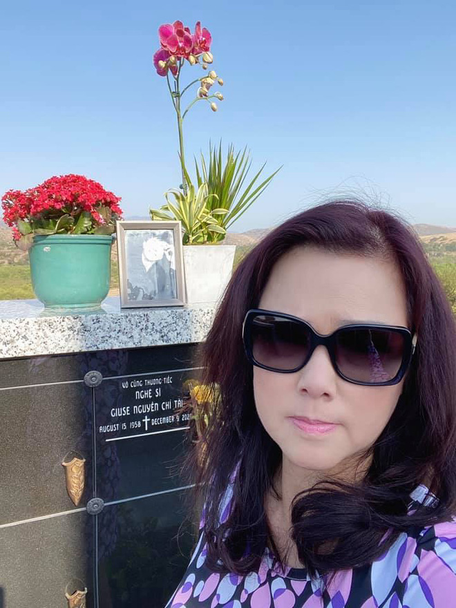 Nửa đêm bà xã NS Chí Tài có 1 hành động với chồng quá cố, chỉ ghi đúng 2 từ mà khiến khán giả ngậm ngùi-7