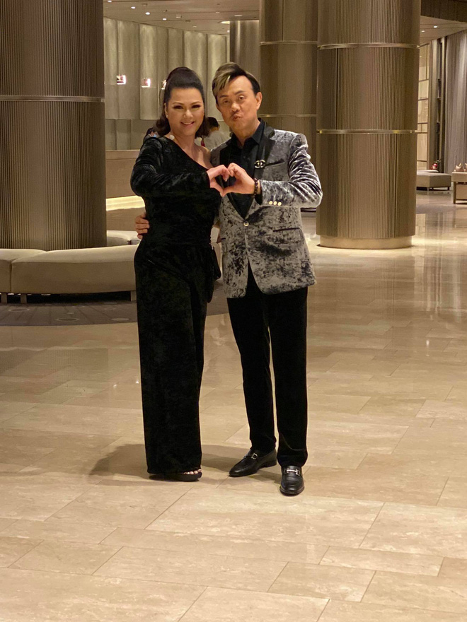 Nửa đêm bà xã NS Chí Tài có 1 hành động với chồng quá cố, chỉ ghi đúng 2 từ mà khiến khán giả ngậm ngùi-11