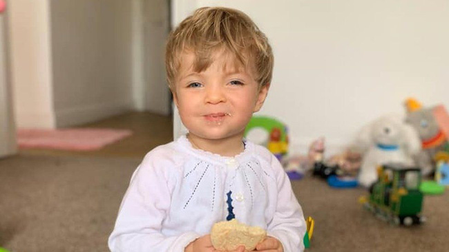 Bé gái 16 tháng tuổi chết tức tưởi với nhiều vết bầm tím bí ẩn, đoạn hội thoại và clip man rợ của mẹ cùng người tình phơi bày sự thật-1