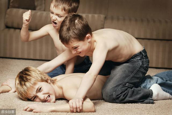 Bé gái 2 tuổi bị bạn đánh dã man trong lớp tại Bắc Giang: Phụ huynh có nên dạy con cách tự vệ từ bé?-3