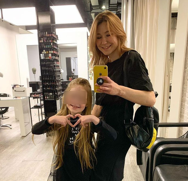 Con gái 8 tuổi đăng loạt ảnh nhạy cảm cùng bạn trai, phản ứng của người mẹ khiến dân tình thốt lên 3 chữ: Quá phẫn nộ-6