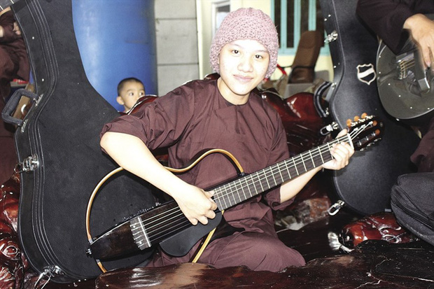 Á quân The Voice Kids 2014 từng gây sốt một thời với nhạc Trịnh, con nuôi của ca sĩ Quang Lê hiện sống sao?-3