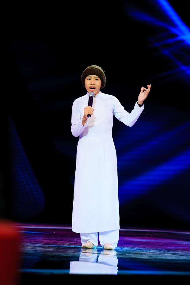 Á quân The Voice Kids 2014 từng gây sốt một thời với nhạc Trịnh, con nuôi của ca sĩ Quang Lê hiện sống sao?-2
